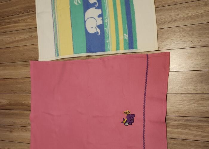 Grajewo ogłoszenia: Oddam za 2 gorzkie czekolady 2 kocyki widoczne na zdjęciu