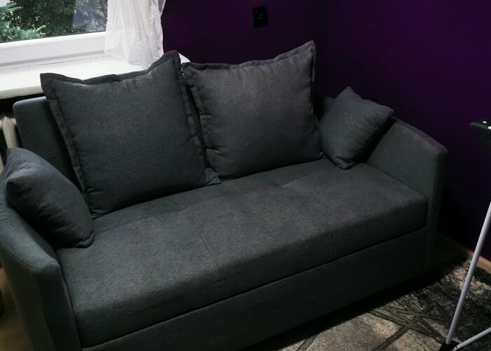 Grajewo ogłoszenia: Wygodna, rozkładana sofa w kolorze ciemnoszarym. Mebel jest w...
