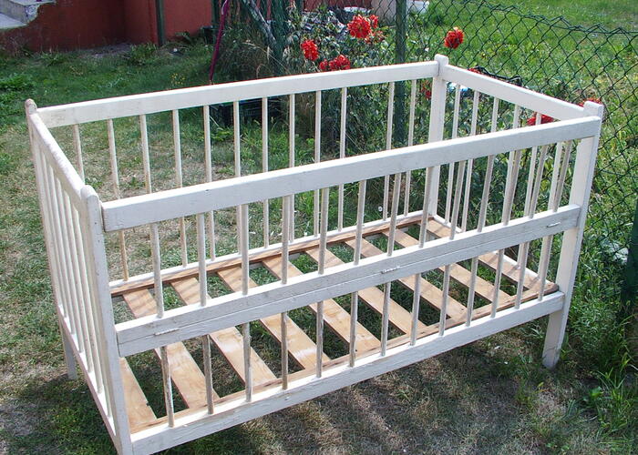Grajewo ogłoszenia: Sprzedam łóżeczko drewniane dla dziecka.