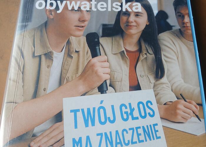 Grajewo ogłoszenia: Sprzedam książkę edukacja obywatelska w bardzo dobrym stanie
